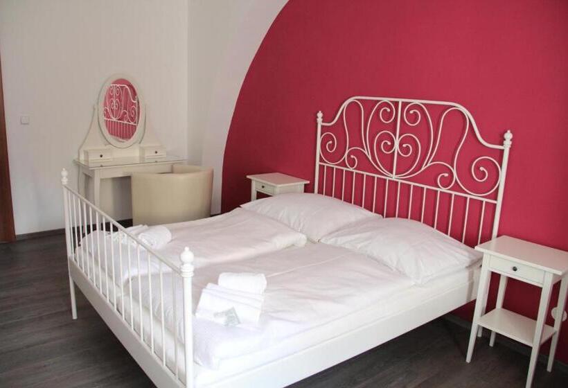 اتاق سوپریور, Pension Pod Věží