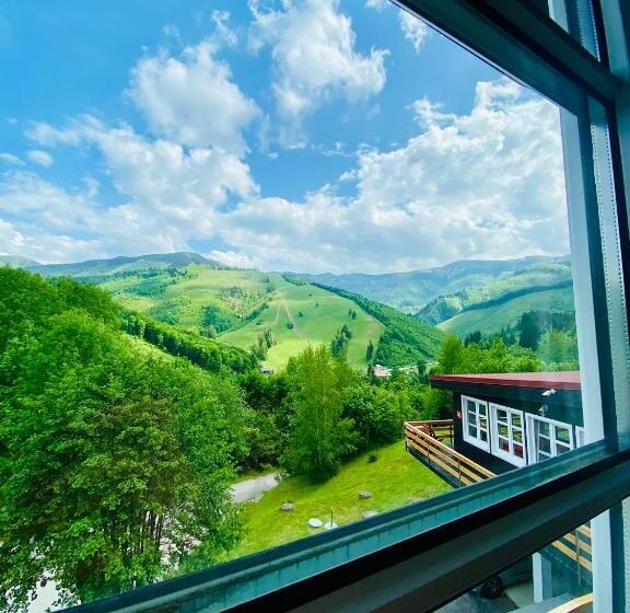 スタンダードシングルルーム, Pod Sokolím