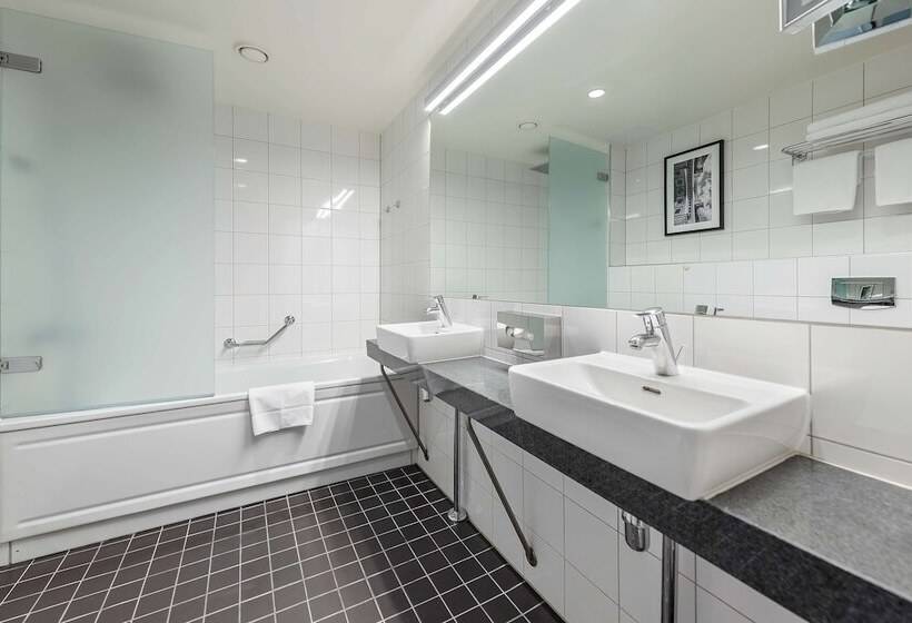 سوییت جونیور, Radisson Hotel Kaunas