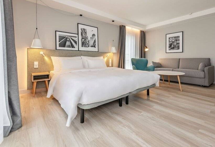 سوییت جونیور, Radisson Hotel Kaunas