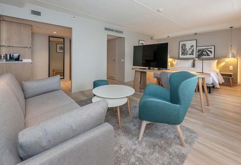 سوییت جونیور, Radisson Hotel Kaunas