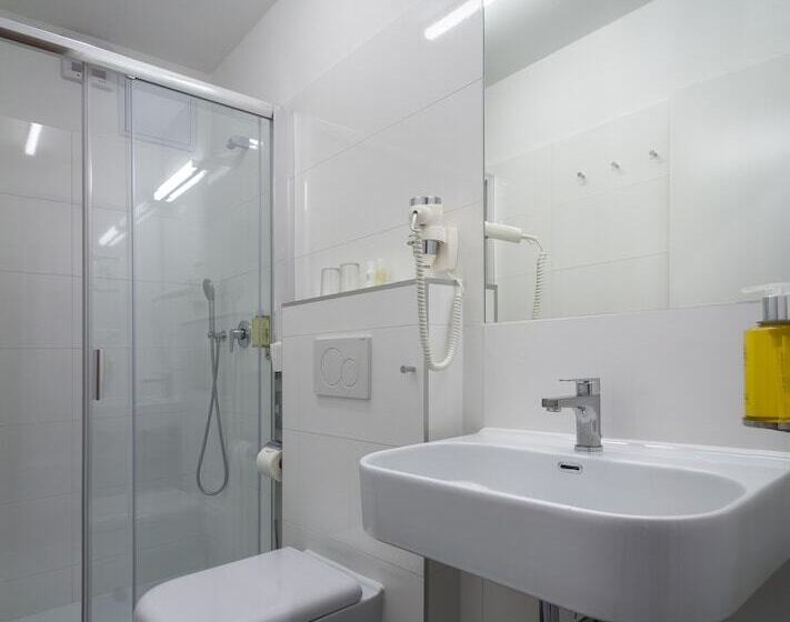 Quarto Estandar, White Lion