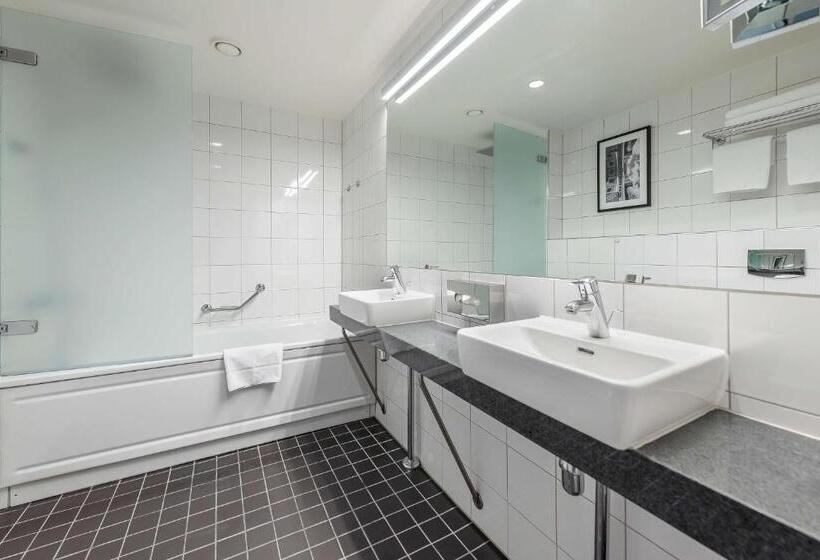 سوییت جونیور, Radisson Hotel Kaunas