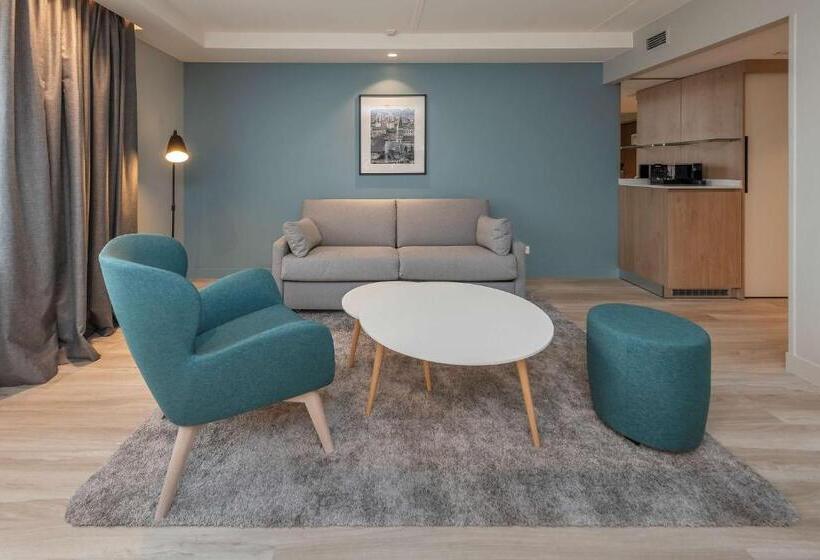 سوییت جونیور, Radisson Hotel Kaunas