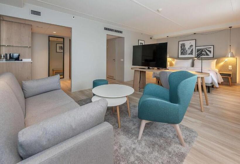 سوییت جونیور, Radisson Hotel Kaunas