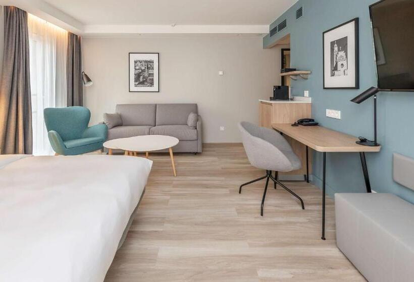 سوییت جونیور, Radisson Hotel Kaunas