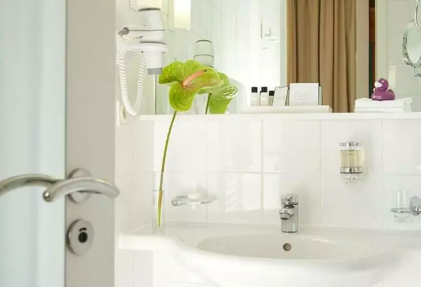 Standardzimmer mit Flussausblick, Ameron Hotel Abion Spreebogen Berlin