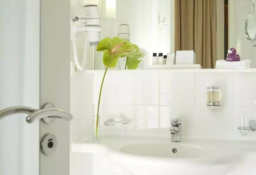 Standardzimmer mit Flussausblick, Ameron Hotel Abion Spreebogen Berlin