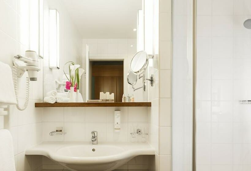 Standardzimmer mit Flussausblick, Ameron Hotel Abion Spreebogen Berlin