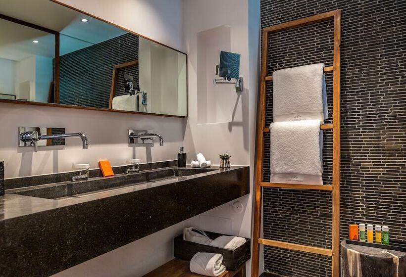 سوییت جونیور, Christopher Saint Barth