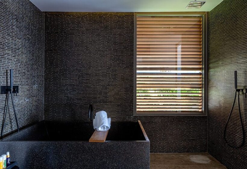 سوئیت با چشمانداز, Christopher Saint Barth