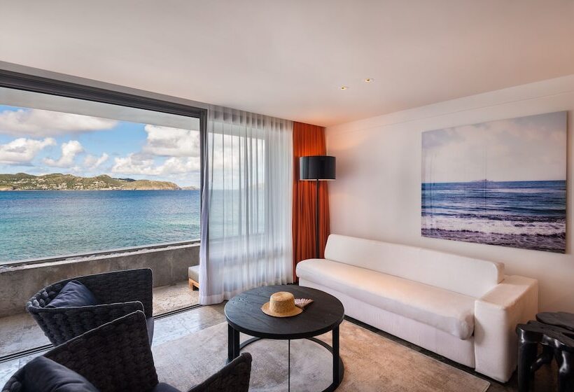 سوئیت جونیور با چشمانداز, Christopher Saint Barth