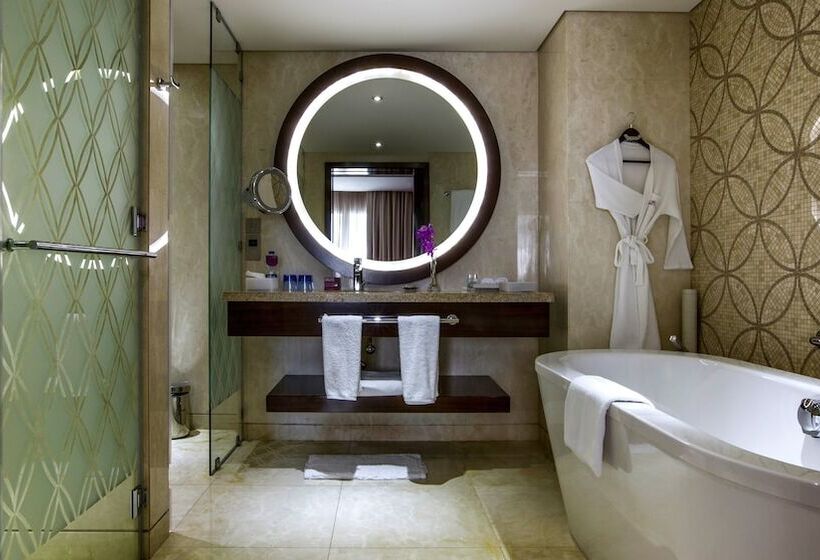 Полулюкс, Crowne Plaza Dubai Deira, An Ihg