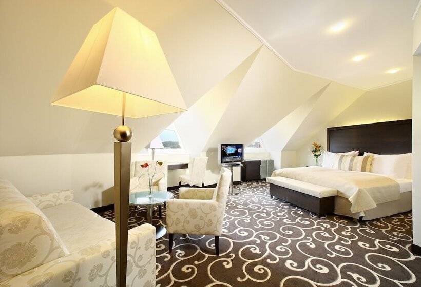 سوییت جونیور, Grand Hotel Bohemia