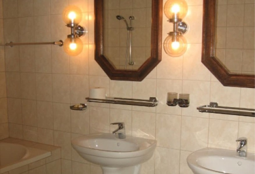 带阳台套房, Konferencia