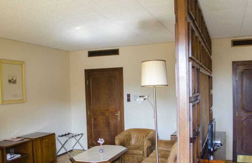 Люкс с Балконом, Konferencia