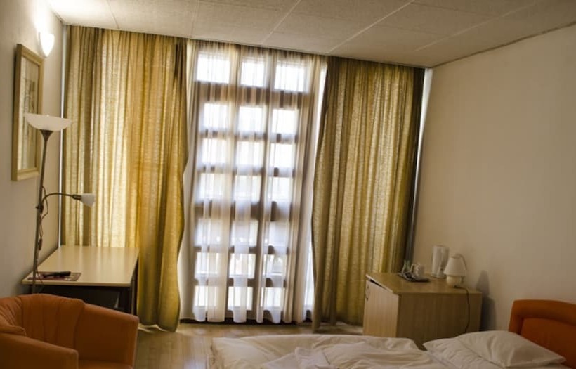 Семейный Номер, Konferencia