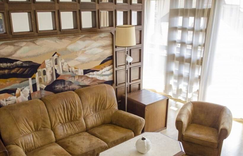 带阳台套房, Konferencia