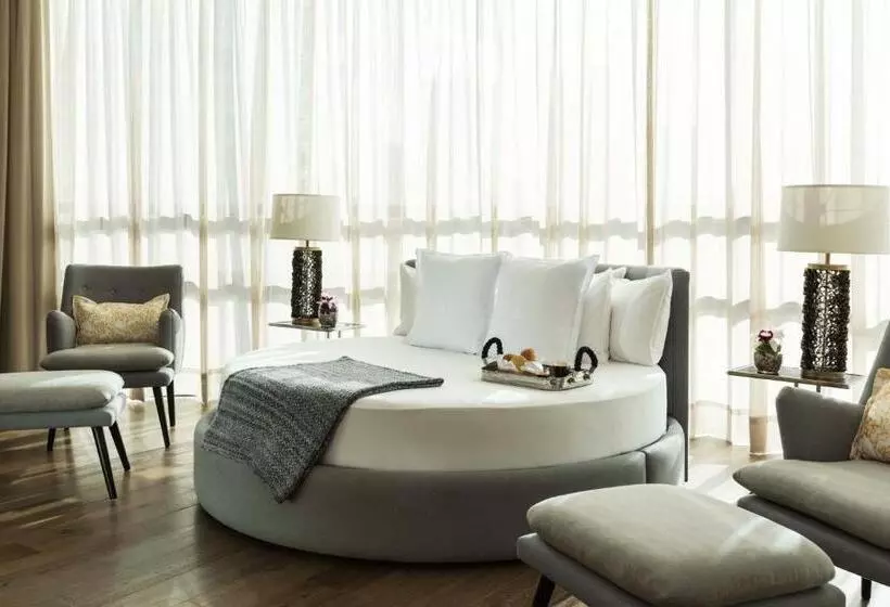 سوئیت با تخت بزرگ, Marquis Reforma