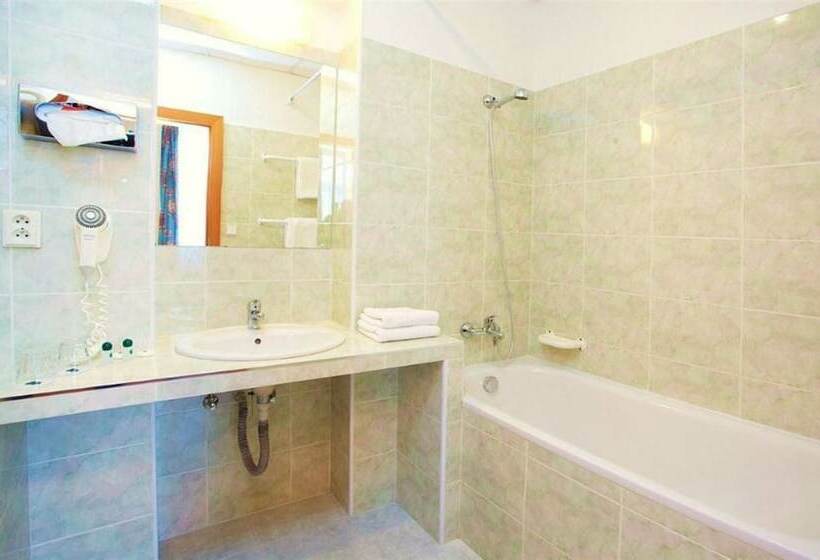 Quarto Quádruplo Estandar, Merkur   Czech Leading Hotels