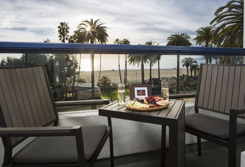 Номер Deluxe Вид на Море с Балконом, Ocean View