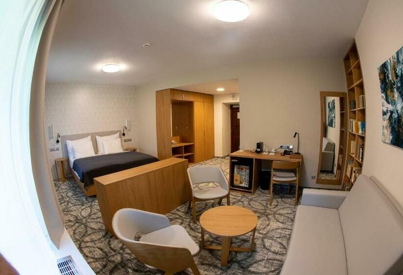 豪华房间, Zámek Třešť