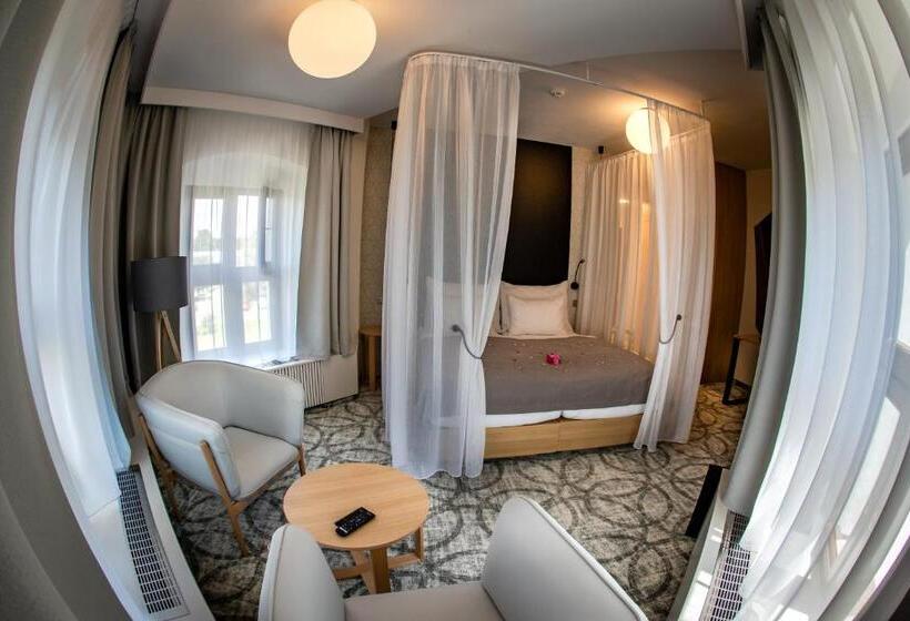 带大床的复式套间, Zámek Třešť