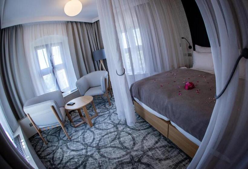 带大床的复式套间, Zámek Třešť