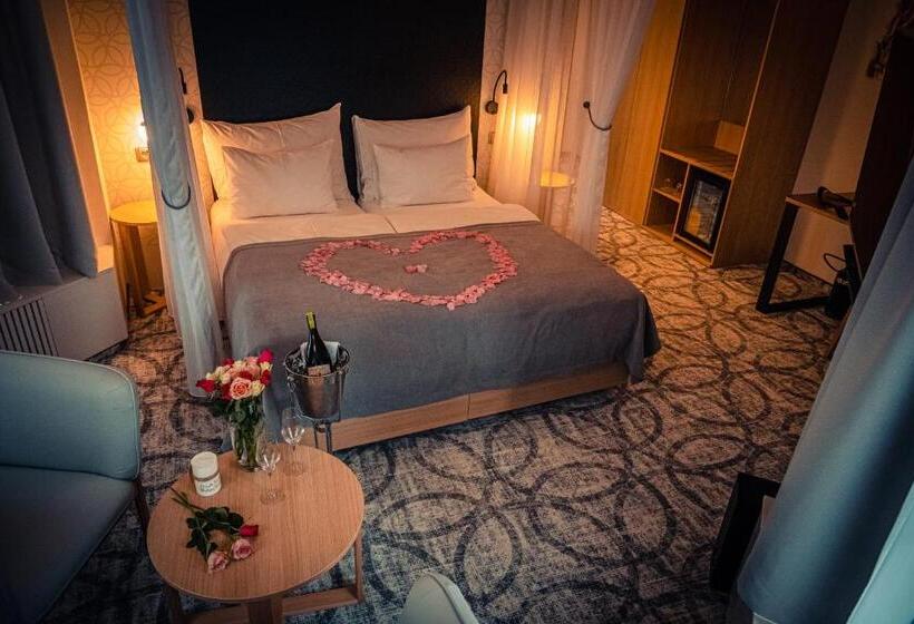 带大床的复式套间, Zámek Třešť