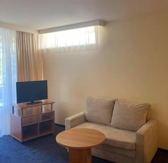 اتاق استاندارد سه تخته با بالکن, Alka Boutique Apartments & Spa