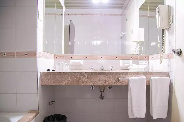 اتاق استاندارد سه نفره, Alkazar