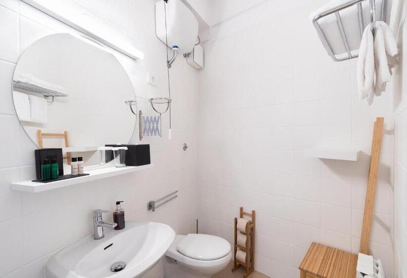 اتاق راحتی با چشم‌انداز دریا, Art Hotel Tartini