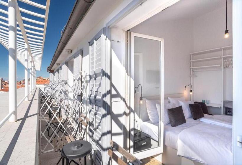 اتاق استاندارد با بالکن و چشم‌انداز دریا, Art Hotel Tartini