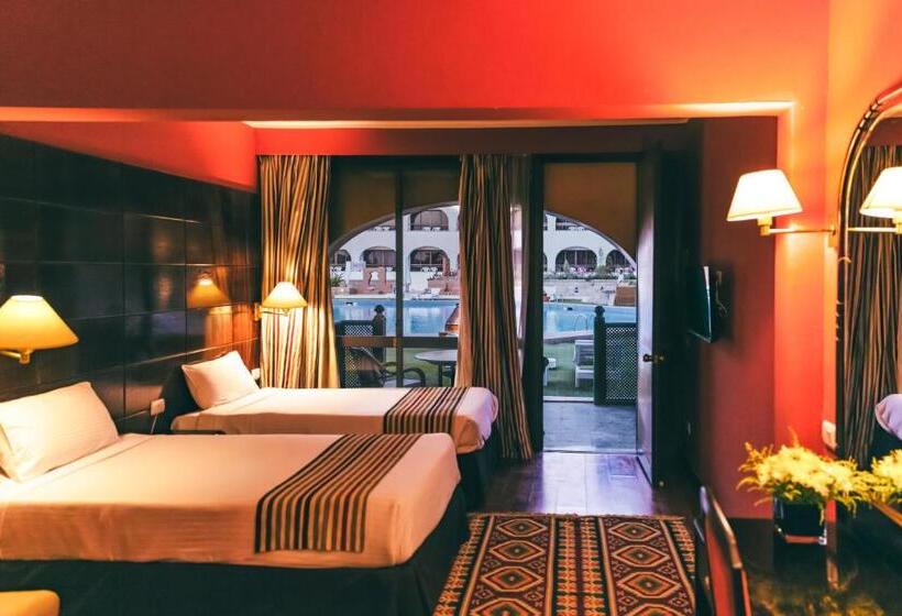 اتاق استاندارد با چشم‌انداز استخر, Basma Hotel Aswan