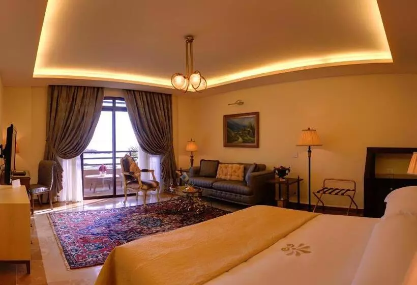 سوئیت جونیور با چشم‌انداز, Byblos Sur Mer