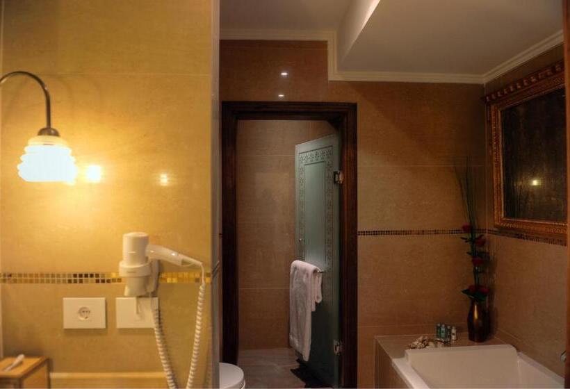 سوییت اجرایی, Byblos Sur Mer