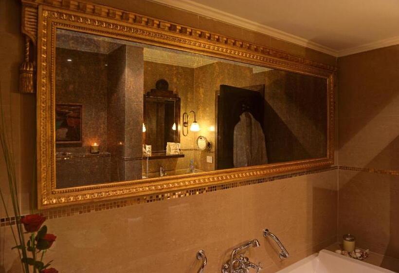 سوییت اجرایی, Byblos Sur Mer