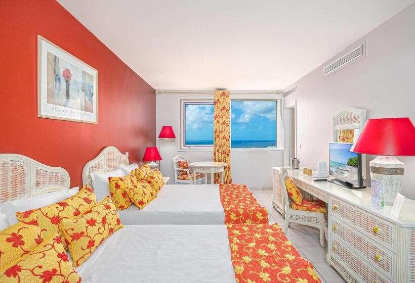 اتاق خانوادگی, Karibea Squash