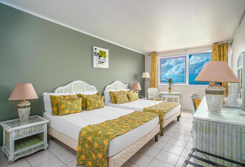 اتاق خانوادگی, Karibea Squash