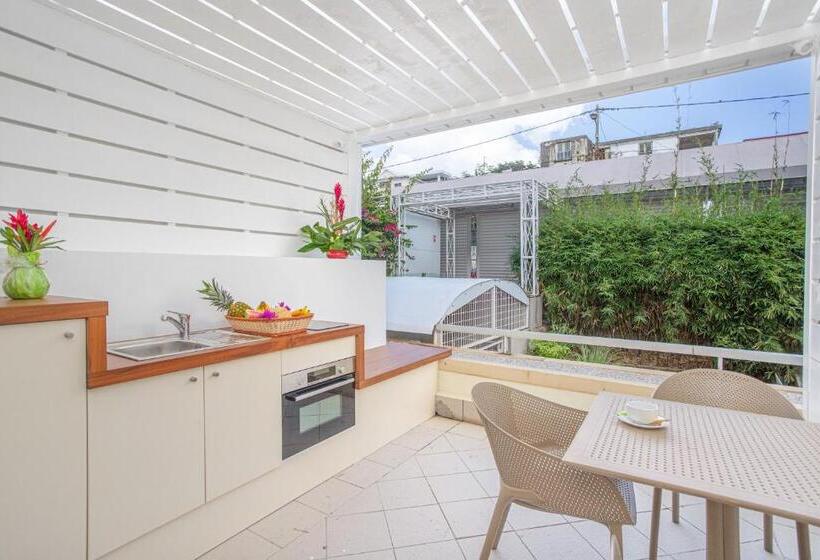 استودیو استاندارد با تراس, Karibea Squash