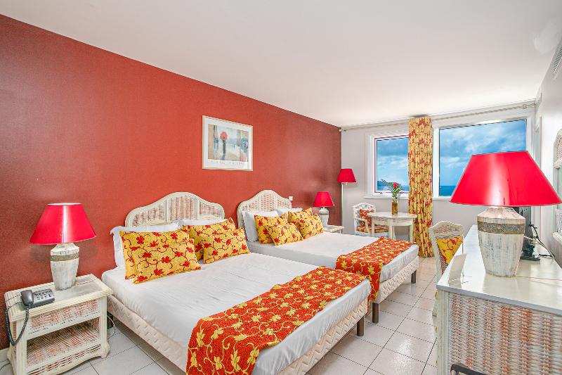 اتاق خانوادگی, Karibea Squash