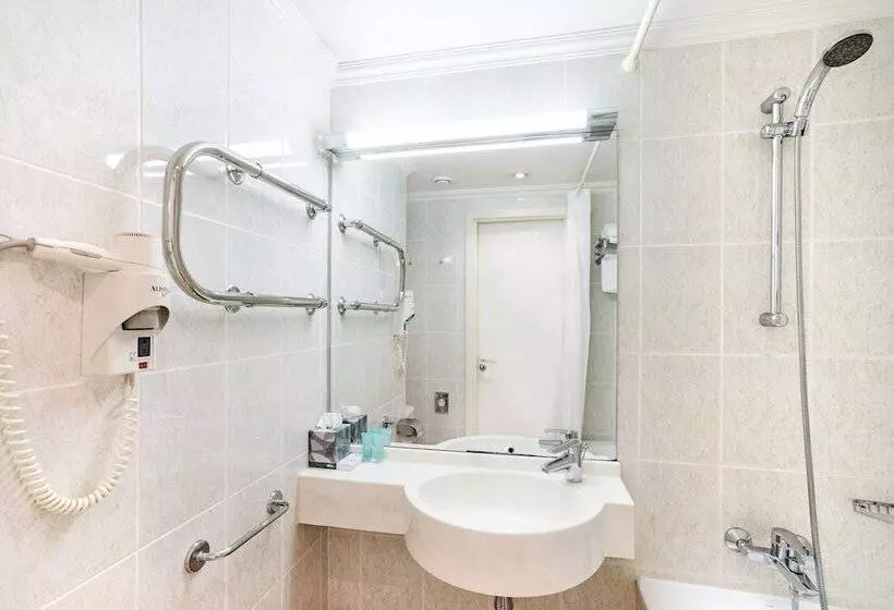 Habitación Club, Rus