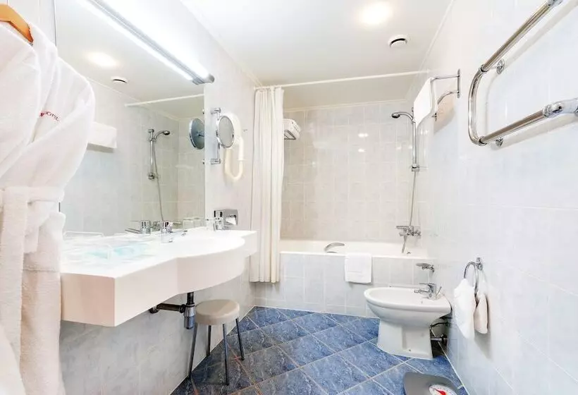 Suite Ejecutiva, Rus