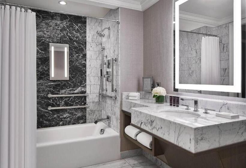 스탠다드 룸 킹사이즈 침대, The Ritzcarlton, Cleveland