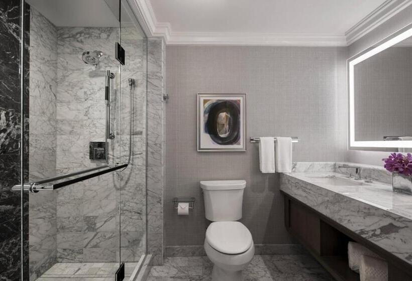 חדר סטנדרט עם מיטת קינג, The Ritzcarlton, Cleveland