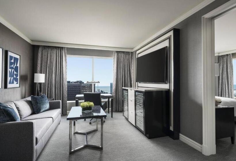 מיטת קינג בסוויטה, The Ritzcarlton, Cleveland