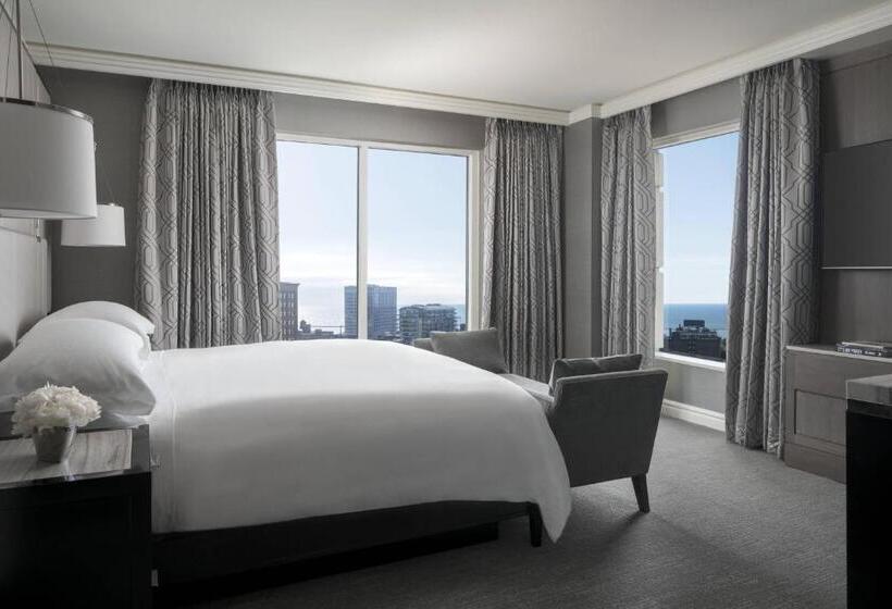 מיטת קינג בסוויטה, The Ritzcarlton, Cleveland