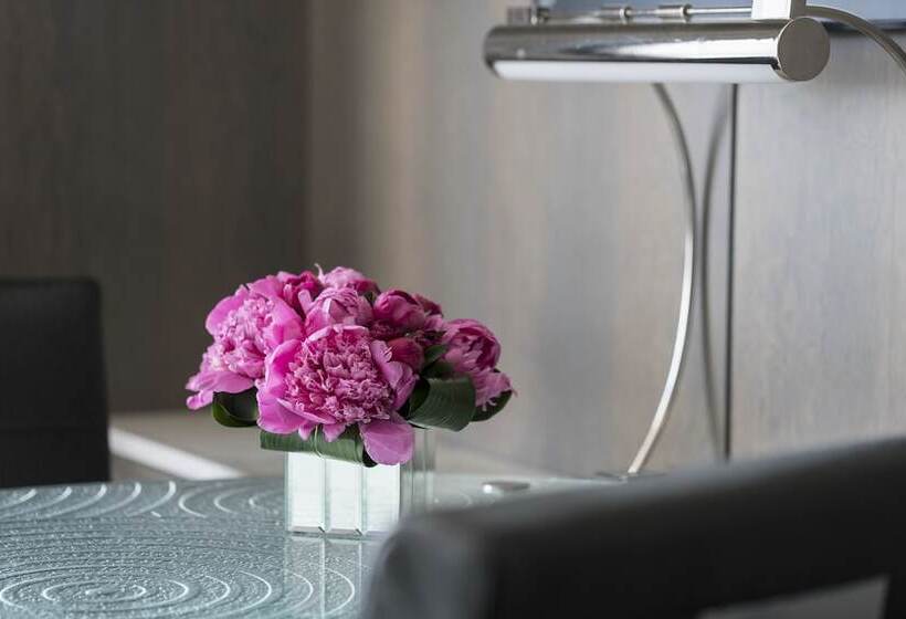 חדר קלאב, The Ritzcarlton, Cleveland