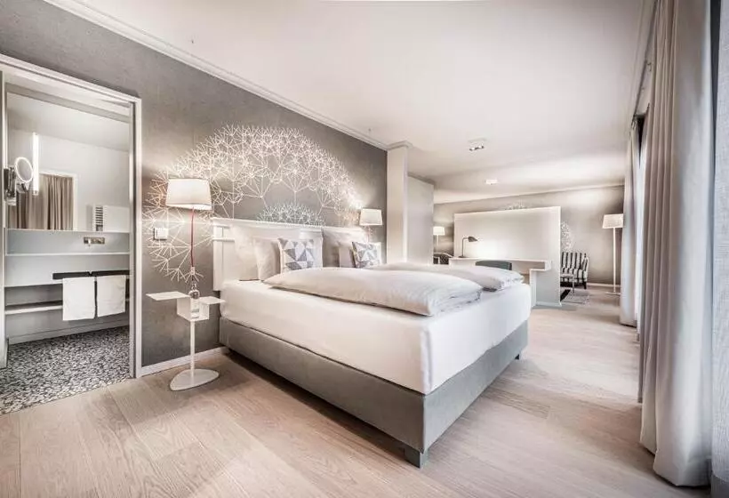 Junior Suite, Steigenberger Hotel Treudelberg Hamburg