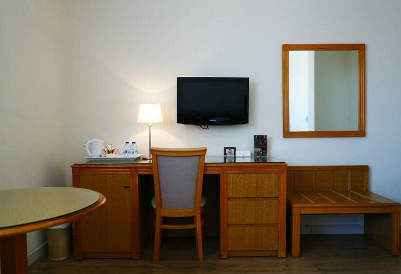 اتاق استاندارد با تخت بزرگ, Alqasr Metropole